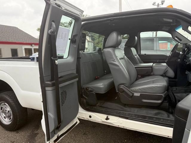 Photo of 2016 Oxford White Ford F-250