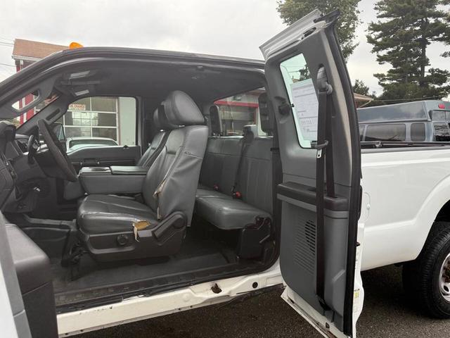 Photo of 2016 Oxford White Ford F-250