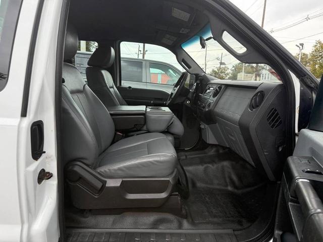 Photo of 2016 Oxford White Ford F-250