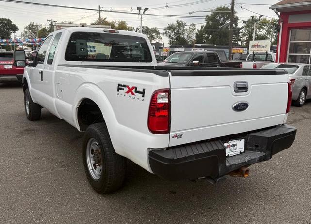 Photo of 2016 Oxford White Ford F-250
