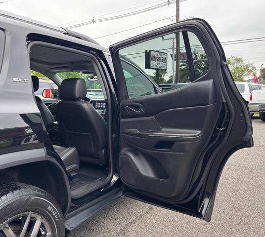 Photo of 2017 Ebony Twilight Metallic GMC Acadia