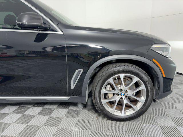Photo of 2022 Jet Black BMW X5