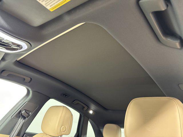 Photo of 2025 White Porsche Macan