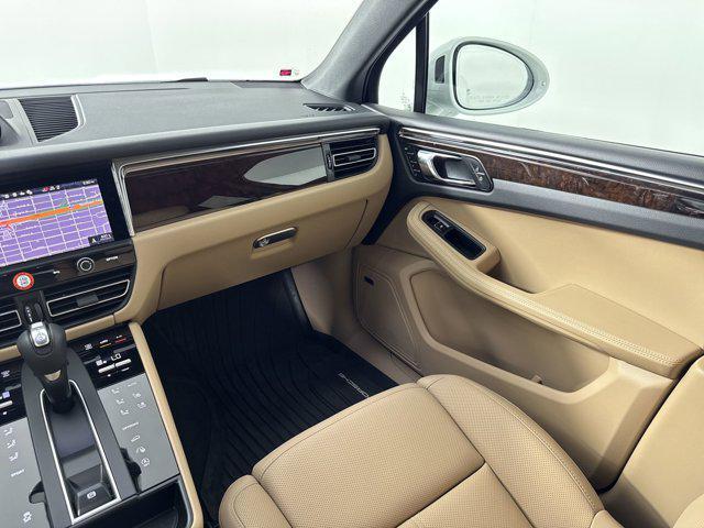 Photo of 2025 White Porsche Macan