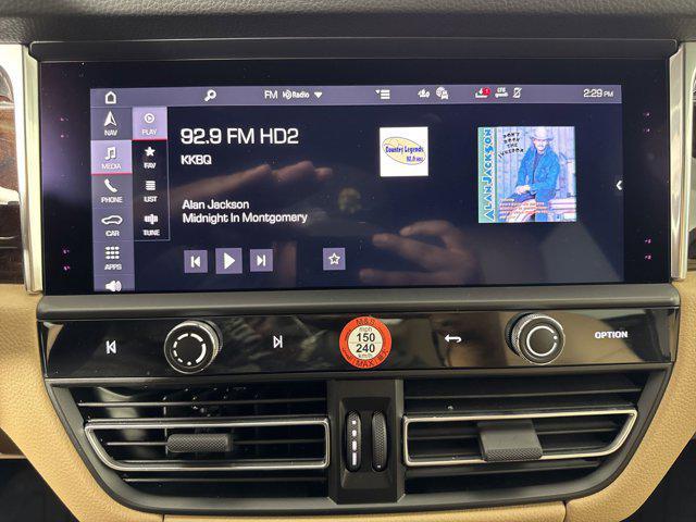 Photo of 2025 White Porsche Macan