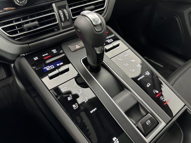 Photo of 2025 Gentian Blue Metallic Porsche Macan