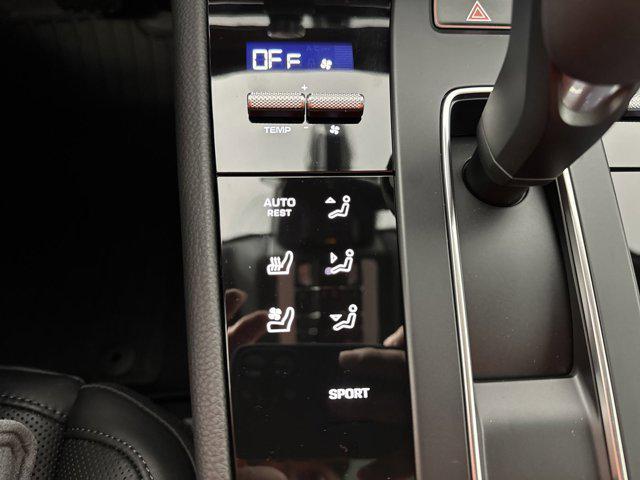 Photo of 2025 Gentian Blue Metallic Porsche Macan