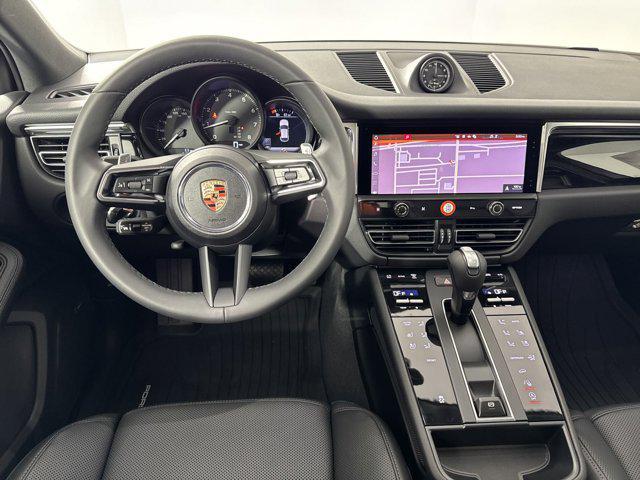 Photo of 2025 Gentian Blue Metallic Porsche Macan