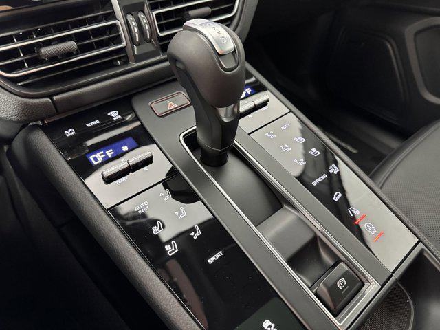 Photo of 2025 Gentian Blue Metallic Porsche Macan