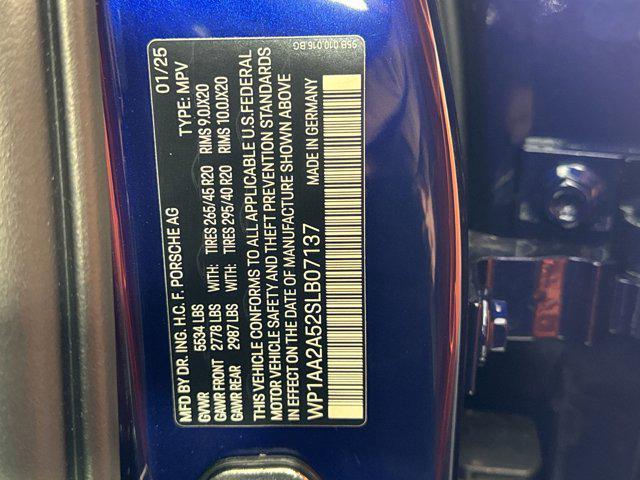 Photo of 2025 Gentian Blue Metallic Porsche Macan