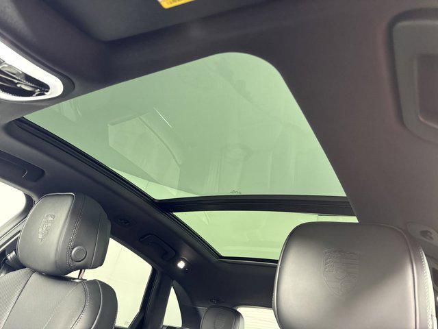 Photo of 2025 Gentian Blue Metallic Porsche Macan