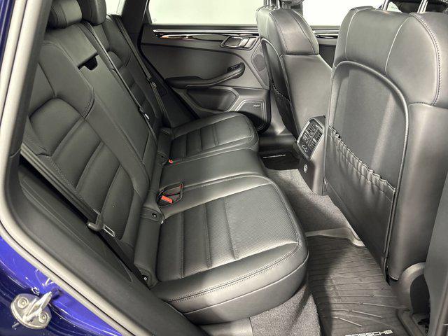 Photo of 2025 Gentian Blue Metallic Porsche Macan