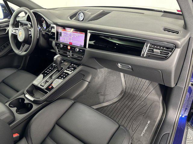 Photo of 2025 Gentian Blue Metallic Porsche Macan