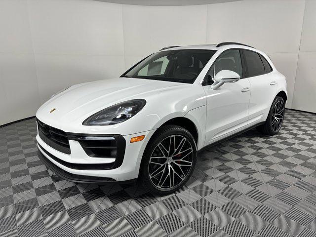 Photo of 2025 Carrara White Metallic Porsche Macan