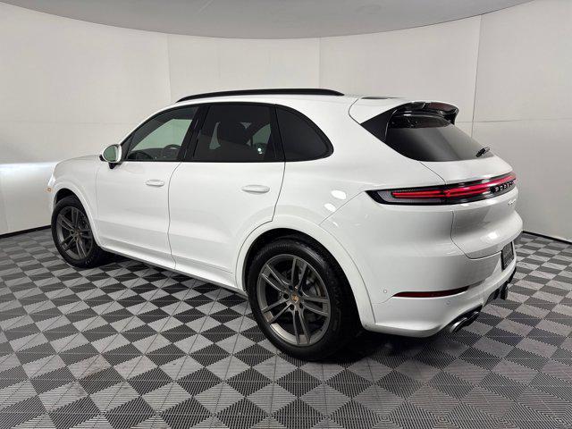 Photo of 2025 White Porsche Cayenne