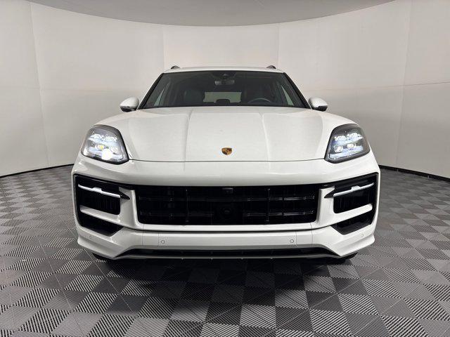 Photo of 2025 White Porsche Cayenne