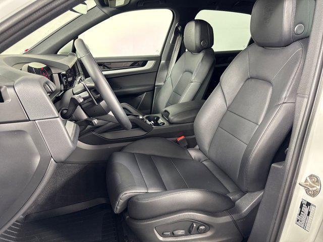 Photo of 2025 White Porsche Cayenne