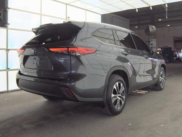 Photo of 2020 Magnetic Gray Metallic Toyota Highlander Hybrid