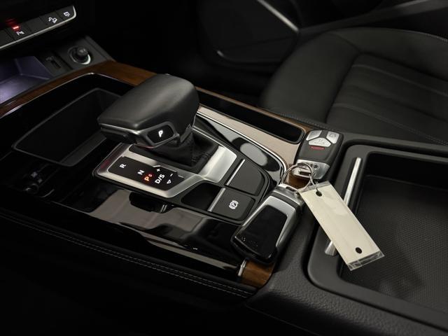 Photo of 2022 Florett Silver Metallic Audi Q5