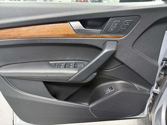Photo of 2022 Florett Silver Metallic Audi Q5