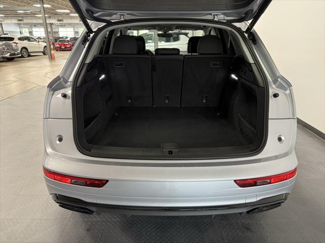 Photo of 2022 Florett Silver Metallic Audi Q5