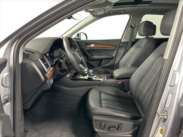Photo of 2022 Florett Silver Metallic Audi Q5