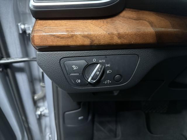 Photo of 2022 Florett Silver Metallic Audi Q5
