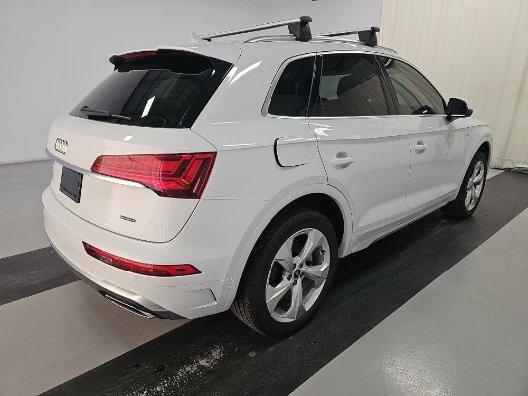Photo of 2023 Glacier White Metallic Audi Q5