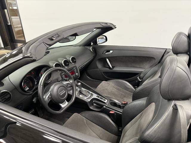Photo of 2009 Brilliant Black/Black Roof Audi TT