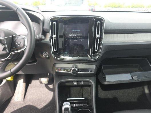 Photo of 2021 Thunder Grey Metallic Volvo XC40