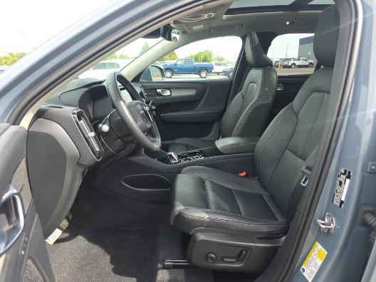 Photo of 2021 Thunder Grey Metallic Volvo XC40