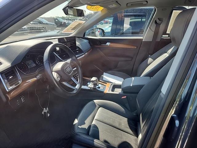 Photo of 2021 Manhattan Gray Metallic Audi Q5