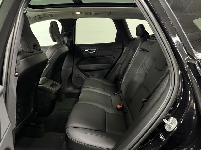 Photo of 2022 Onyx Black Metallic Volvo XC60