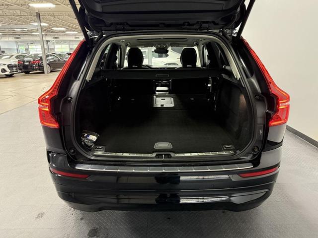 Photo of 2022 Onyx Black Metallic Volvo XC60