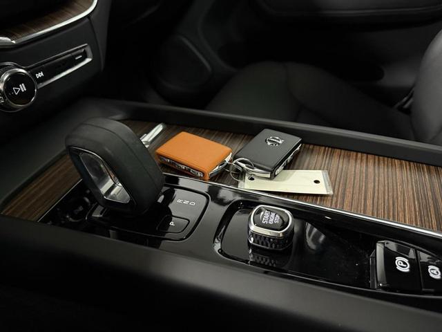 Photo of 2022 Onyx Black Metallic Volvo XC60