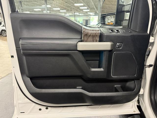 Photo of 2019 White / Platinum Ford F-250