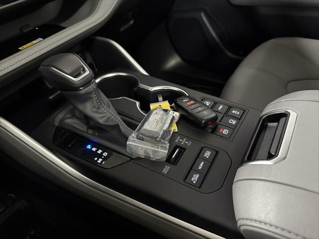 Photo of 2024 Magnetic Gray Metallic Toyota Highlander
