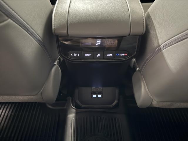 Photo of 2024 Magnetic Gray Metallic Toyota Highlander