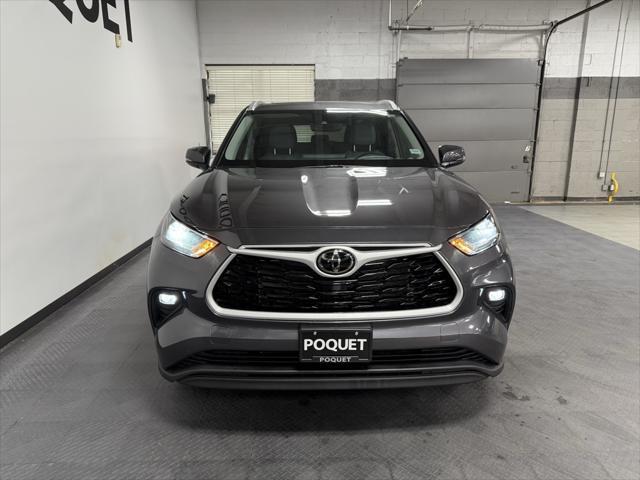 Photo of 2024 Magnetic Gray Metallic Toyota Highlander