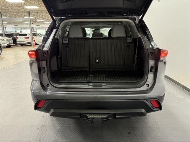 Photo of 2024 Magnetic Gray Metallic Toyota Highlander