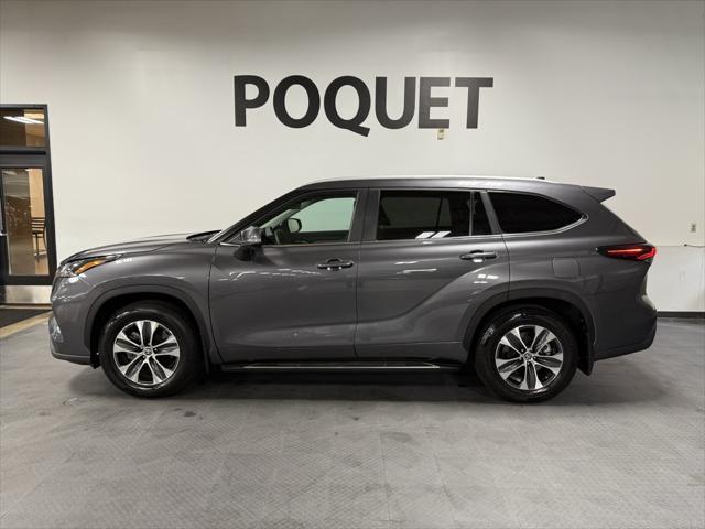 Photo of 2024 Magnetic Gray Metallic Toyota Highlander