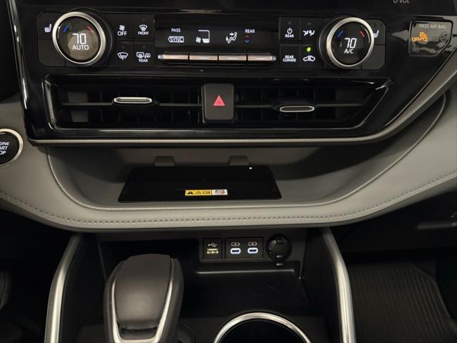 Photo of 2024 Magnetic Gray Metallic Toyota Highlander