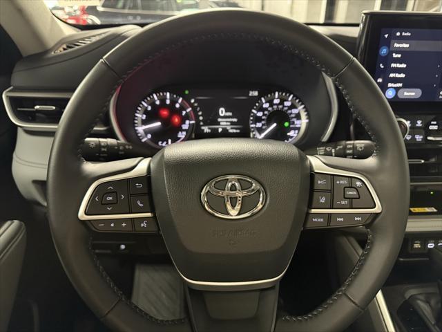Photo of 2024 Magnetic Gray Metallic Toyota Highlander