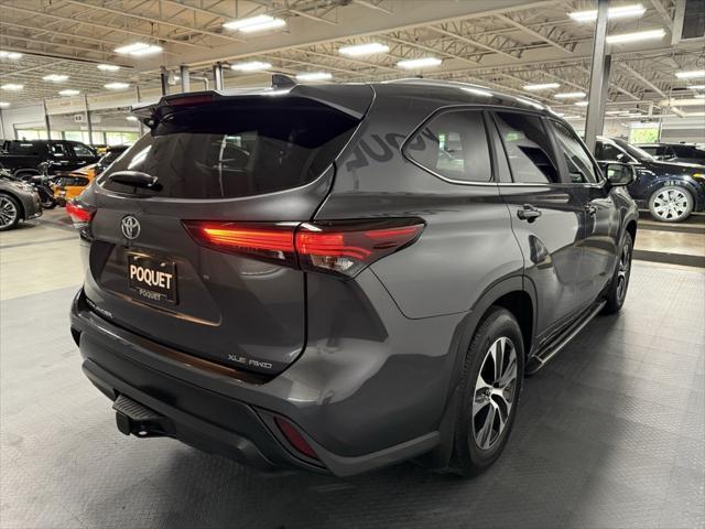 Photo of 2024 Magnetic Gray Metallic Toyota Highlander