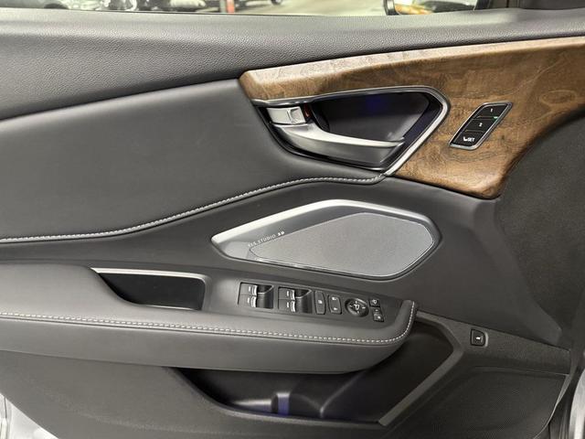 Photo of 2024 Lunar Silver Metallic Acura RDX