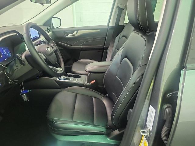Photo of 2022 Carbonized Gray Metallic Ford Escape