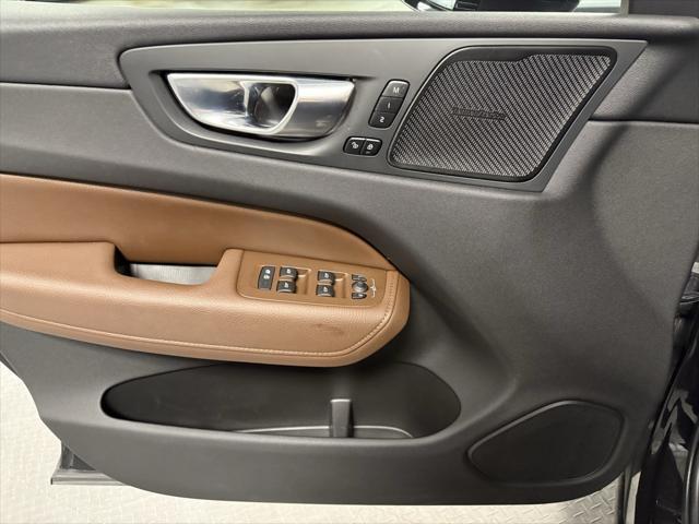 Photo of 2021 Onyx Black Metallic Volvo XC60 Recharge Plug-In Hybrid