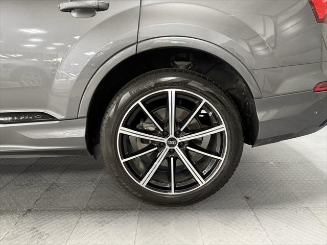 Photo of 2022 Samurai Gray Metallic Audi Q7