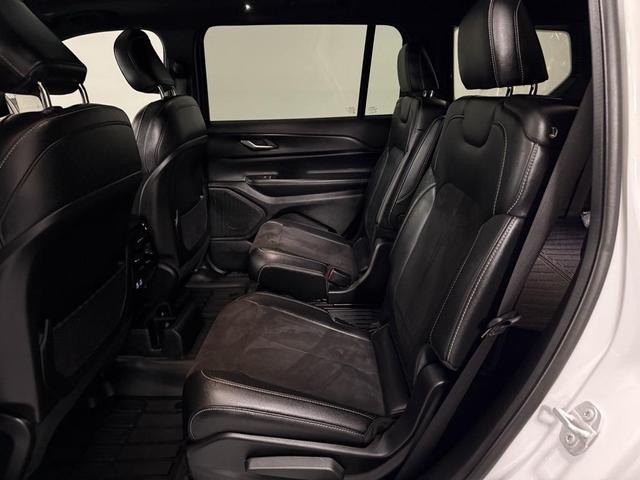 Photo of 2023 Bright White Clearcoat Jeep Grand Cherokee L