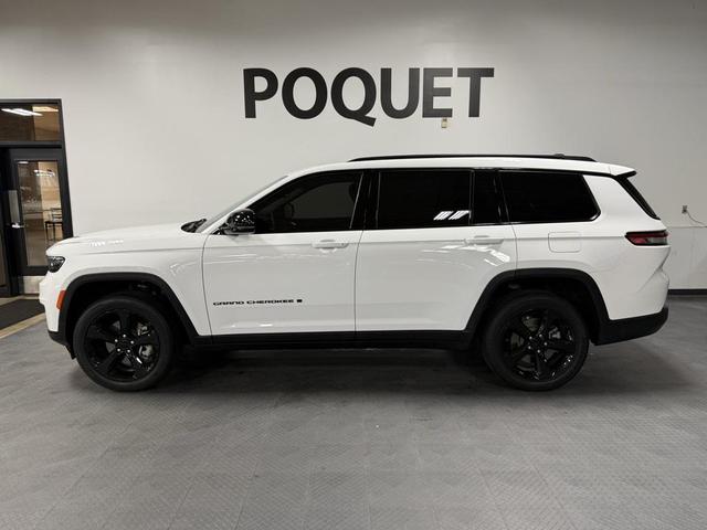 Photo of 2023 Bright White Clearcoat Jeep Grand Cherokee L
